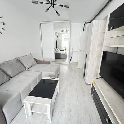 Vermietung eines gemütlichen Studio-Apartments mit separatem Zimmer und Balkon, Bukarest, Rumänien